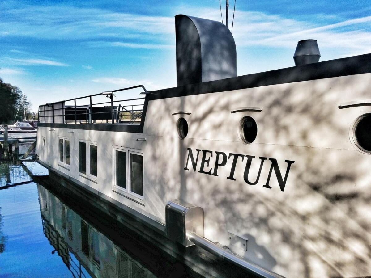 Urlauberschiff Neptun Im Ostseebad เพรโรว์ ภายนอก รูปภาพ